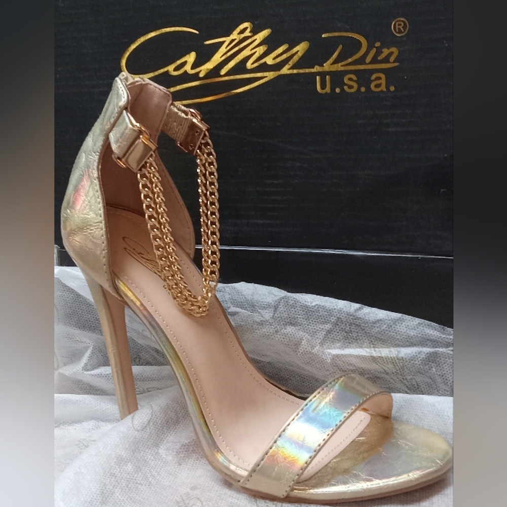 Elegant Gold Shoe with Chain Strappy Heels